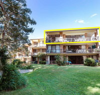 68 'Bay Parklands'  2 Gowrie Ave - aircon pool tennis court communal spa - New Castle Holiday