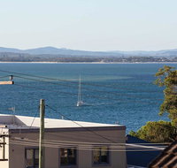 7 'BELLEVUE' 4 DONALD STREET - RENOVATED UNIT WITH AIR CON VIEWS  CENTRAL TO CBD - New Castle Holiday