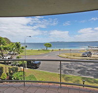 7 'Florentine' 11 Columbia Close - air conditioned unit with fantastic views of Little Beach - New Castle Holiday