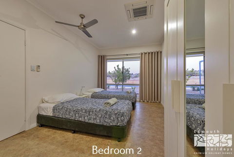 78 Madaffari Drive - PRIVATE JETTY And Pool - New Castle Holiday 0