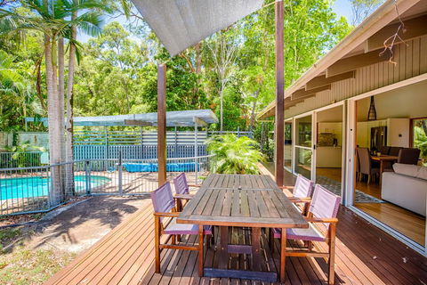 8 Satinwood Drive - Rainbow Shores, Architecturally Designed, Pool, Walk To Beach - New Castle Holiday 2