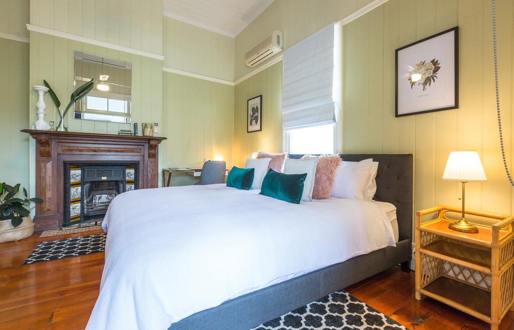 Coorparoo QLD New Castle Holiday