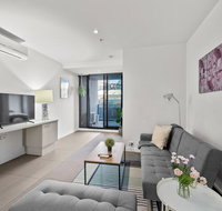 A Bright  Airy CBD Apt Next to Southern Cross - New Castle Holiday