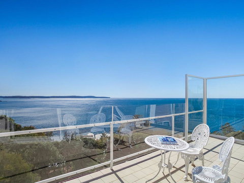 A Little Piece Of Paradise - New Castle Holiday 2