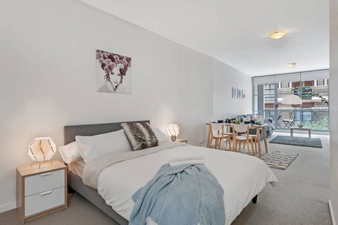 A Modern & Stylish Studio Near Darling Harbour - New Castle Holiday 1