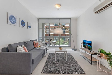 A Modern & Stylish Studio Near Darling Harbour - New Castle Holiday 2