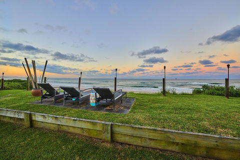A PERFECT STAY - Belongil On The Beach - New Castle Holiday 0