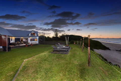 A PERFECT STAY - Belongil On The Beach - New Castle Holiday 1