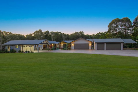 A PERFECT STAY - Lennox Unique Coastal Retreat - New Castle Holiday 2