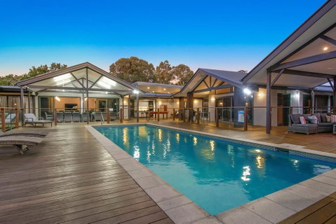 A PERFECT STAY - Lennox Unique Coastal Retreat - New Castle Holiday 0