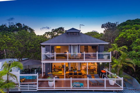 A PERFECT STAY - The Palms At Byron - Views Over Wategos Beach - New Castle Holiday 1