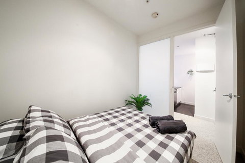 A Spacious & Central 2BR Apt Near Flinders Station - New Castle Holiday 3