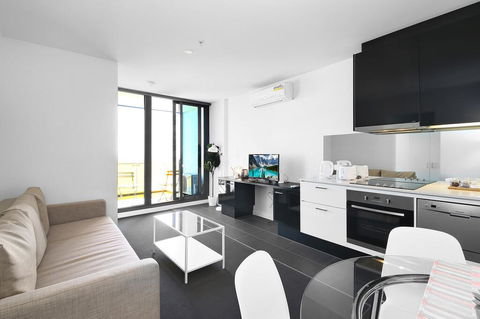 A Stylish CBD Apartment With A Stunning View - New Castle Holiday 1