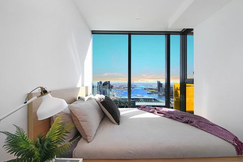 A Stylish CBD Apartment With A Stunning View - New Castle Holiday 0