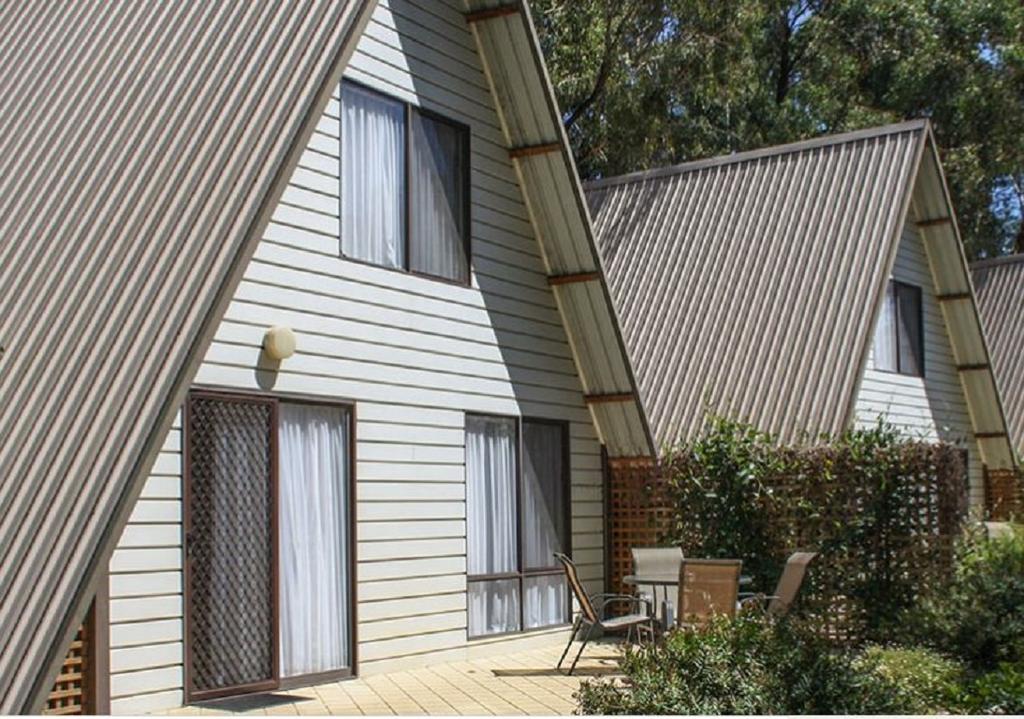 Big Hill VIC New Castle Holiday