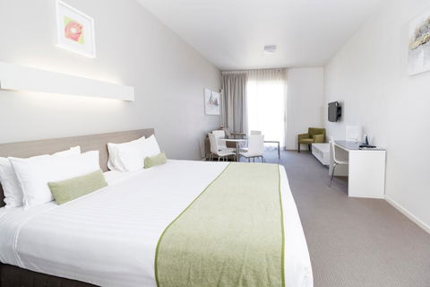 Abode Gungahlin - New Castle Holiday 1