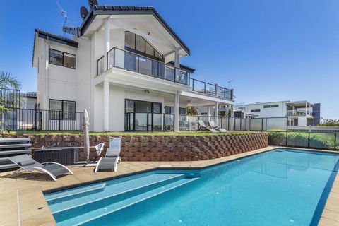 Above And Beyond - Beautiful Home With Pool - New Castle Holiday 0