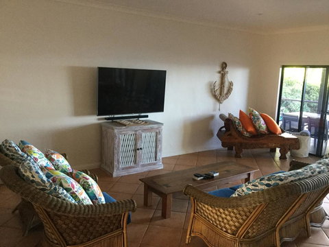 ABSOLUTE BEACHFRONT BLISS @ NEWELL BEACH - New Castle Holiday 3