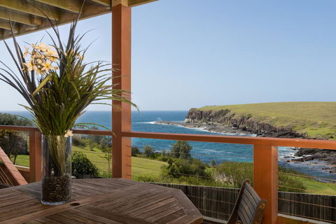 Absolute Oceanfront Cottage - New Castle Holiday 0