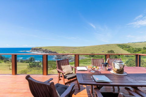 Absolute Oceanfront Cottage - New Castle Holiday 3