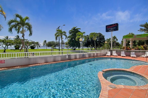 Acacia Court Hotel - New Castle Holiday 1