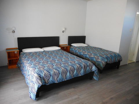 Acacia Rose Motor Inn - New Castle Holiday 2