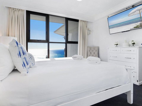 Acapulco 2 Bed Ocean View Surfers Paradise - New Castle Holiday 3