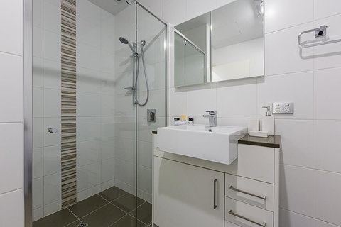 Accommodate Canberra- Domain Parliamentary Triangle - New Castle Holiday 3