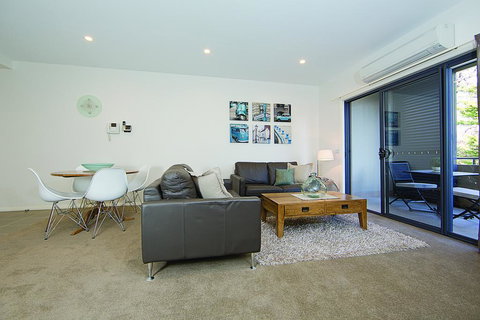 Accommodate Canberra- Domain Parliamentary Triangle - New Castle Holiday 1