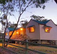 Accommodation Creek Cottages  Sundown View Suites - New Castle Holiday
