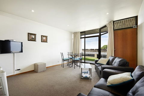 Accommodation Portland Victoria - New Castle Holiday 1