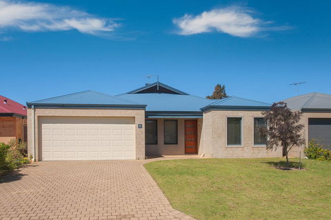 Acrosstheway - New Castle Holiday 0