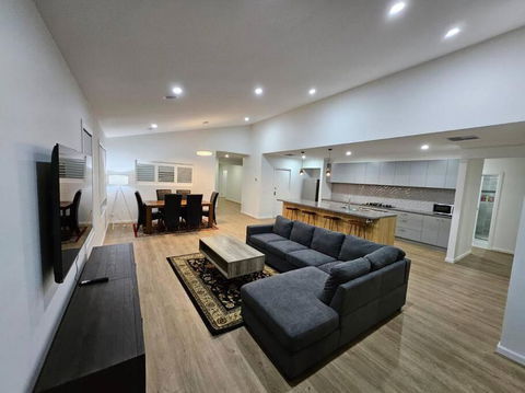 E 4 Room Retreat Family Friendly - New Castle Holiday 0
