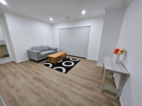 E 4 Room Retreat Family Friendly - New Castle Holiday 3