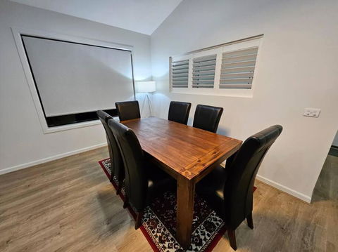 E 4 Room Retreat Family Friendly - New Castle Holiday 4