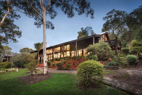Diskin House Mt Pleasant Rd, Eltham For 16 Guests - New Castle Holiday 0