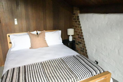 Diskin House Mt Pleasant Rd, Eltham For 16 Guests - New Castle Holiday 2