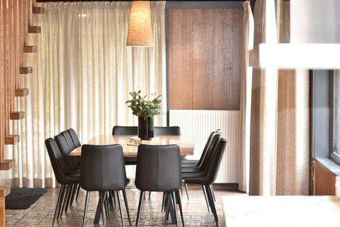 Diskin House Mt Pleasant Rd, Eltham For 16 Guests - New Castle Holiday 3