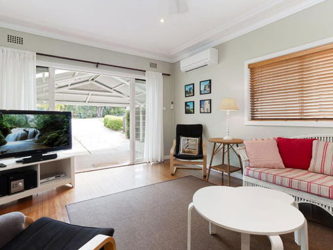 Dutchies Haven, 11 Christmas Bush Ave - Pet Friendly, Large Enclosed Yard, Air Con And Wi-Fi - New Castle Holiday 1