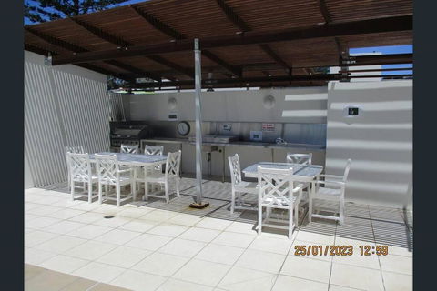 Dwell @ 22, Oceanfront Apartment - New Castle Holiday 2