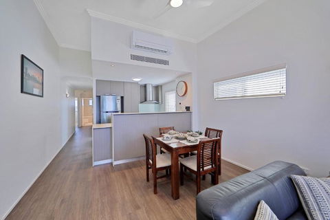 Dwell @ 25, Oceanfront Apartment - New Castle Holiday 4