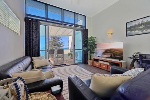 Dwell @ 25, Oceanfront Apartment - New Castle Holiday 2