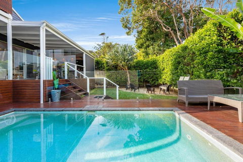 Dwyer St Great Family Beach House - New Castle Holiday 3