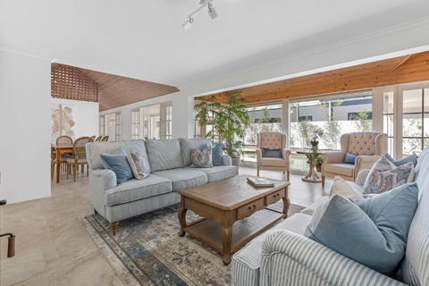 Dwyer St Hamptons Haven - New Castle Holiday 1