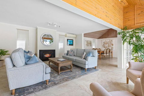 Dwyer St Hamptons Haven - New Castle Holiday 2
