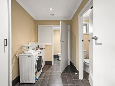 Eagle Bay Beach House - 300m To The Beach! - New Castle Holiday 4