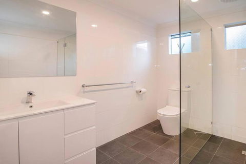 Eagle Bay Summerhaus - New Castle Holiday 2