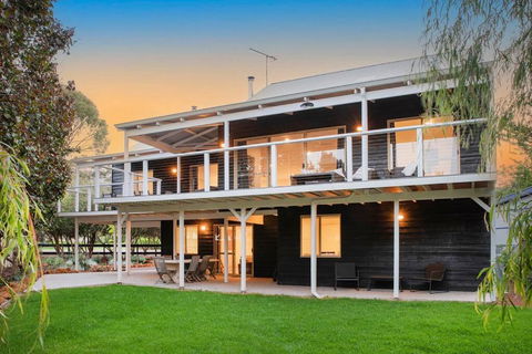 Eagle Bay Summerhaus - New Castle Holiday 0