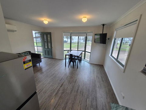 Eagle Point Caravan Park - New Castle Holiday 4