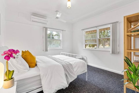 East Hills Waterfront Bliss - New Castle Holiday 1